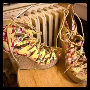 Summer yellow flower wedges